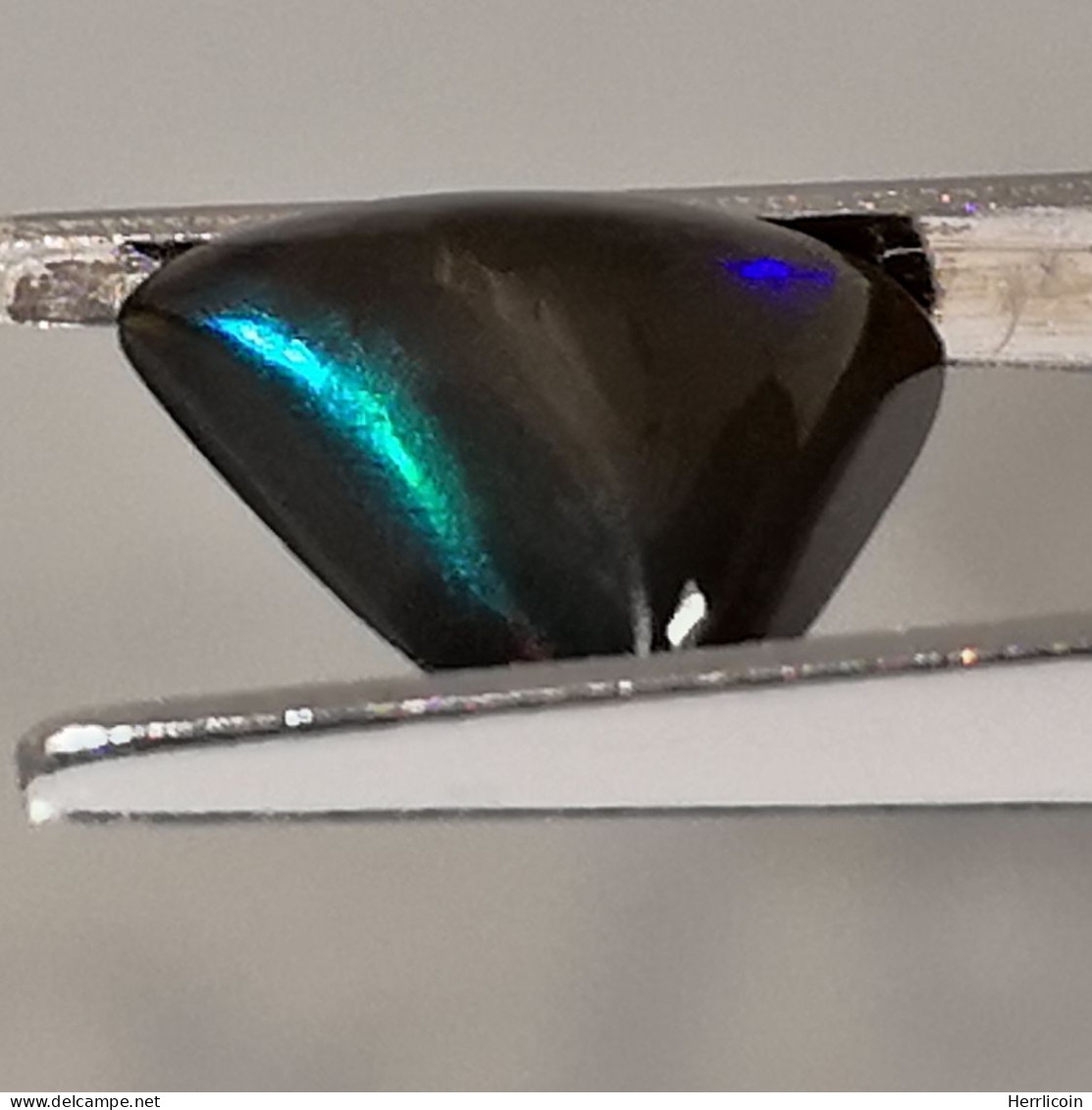 Opale Noire Traitée D'Ethiopie - Triangle 1.65 Carat - 11.2 X 9.2 X 4.3 Mm - Opale