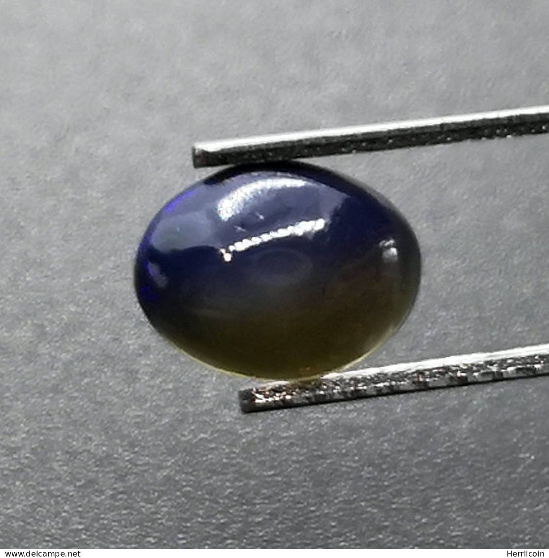 Opale Noire Traitée D'Ethiopie - Cabochon Ovale 0.79 Carat - 7.8 X 6.0 X 3.5 Mm - Opale