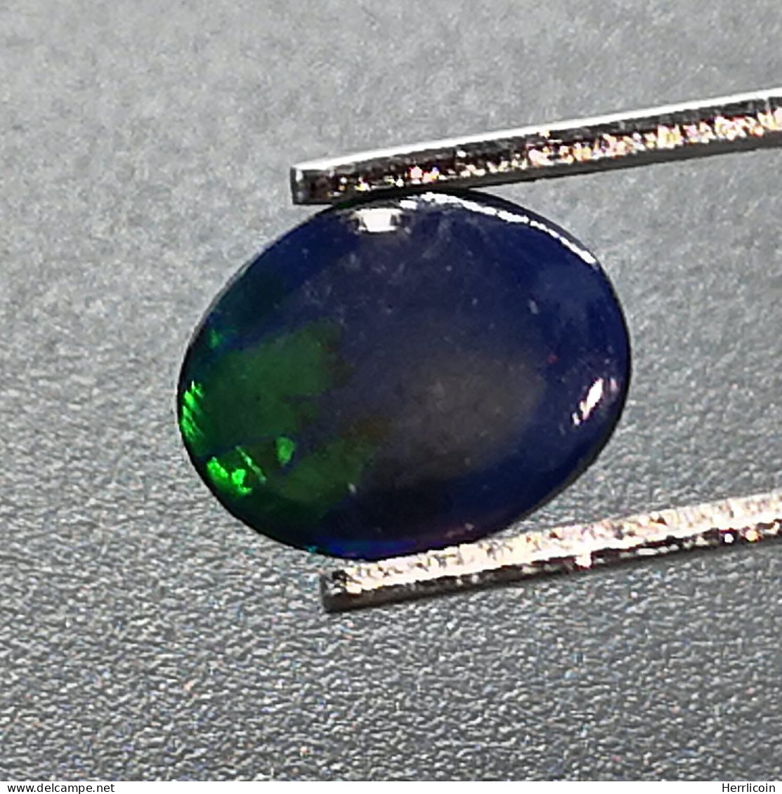 Opale Noire Traitée D'Ethiopie - Cabochon Ovale 0.79 Carat - 7.8 X 6.0 X 3.5 Mm - Opale