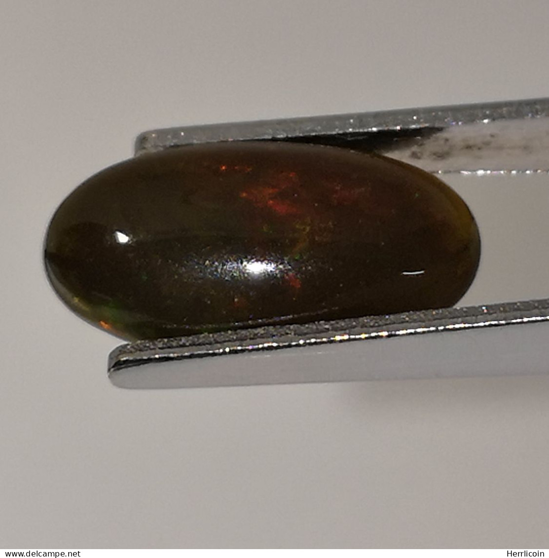 Opale Noire Traitée D'Ethiopie - Cabochon 1.58 Carat - 12.0 X 6.5 X 3.7 Mm - Opale