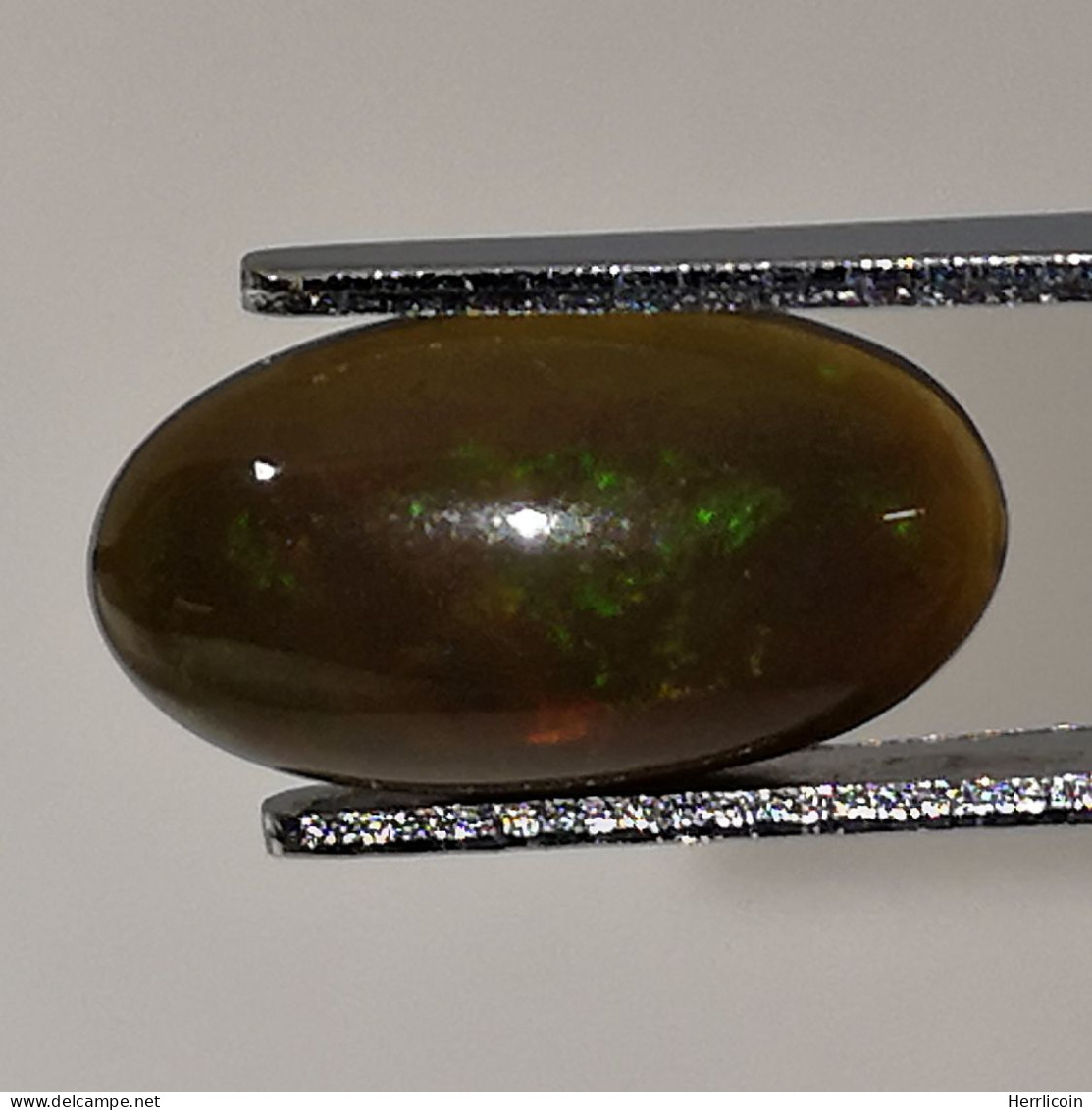 Opale Noire Traitée D'Ethiopie - Cabochon 1.58 Carat - 12.0 X 6.5 X 3.7 Mm - Opale