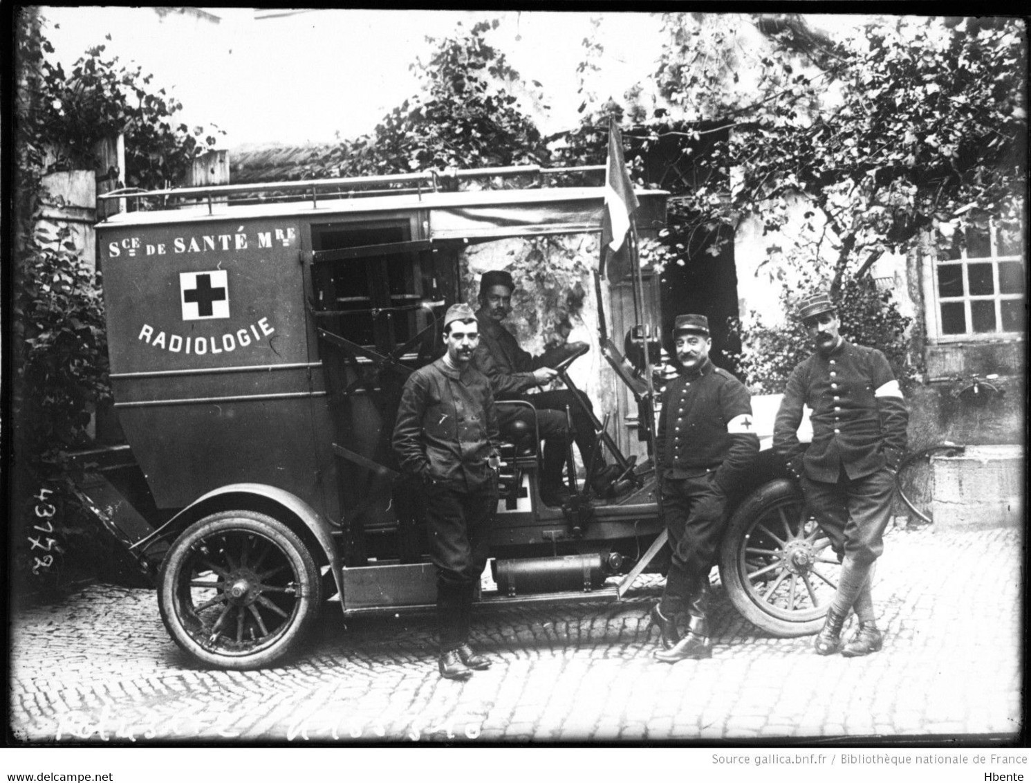 Voiture Radiologique Massiot équipée Pour La Radiologie, Service De Santé Militaire De L'armée - Petite Curie (Photo) - Automobile