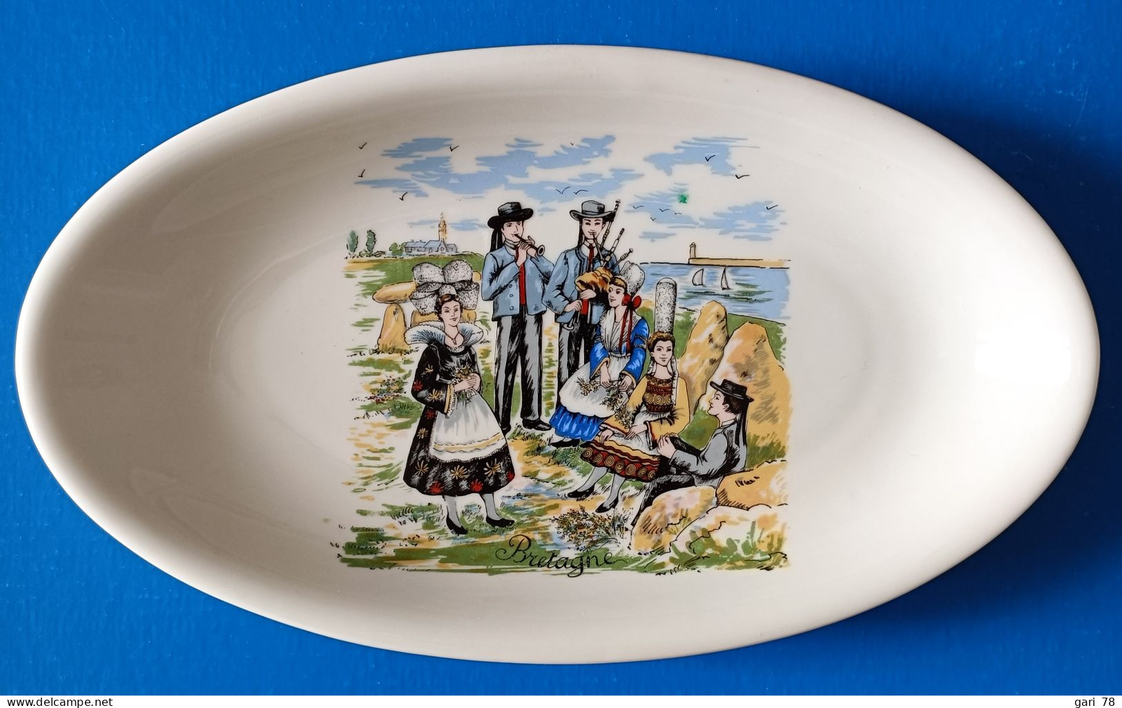 Ravier En Porcelaine De Vierzon A. LHONNEUR à Décor De Bretagne - Altri & Non Classificati