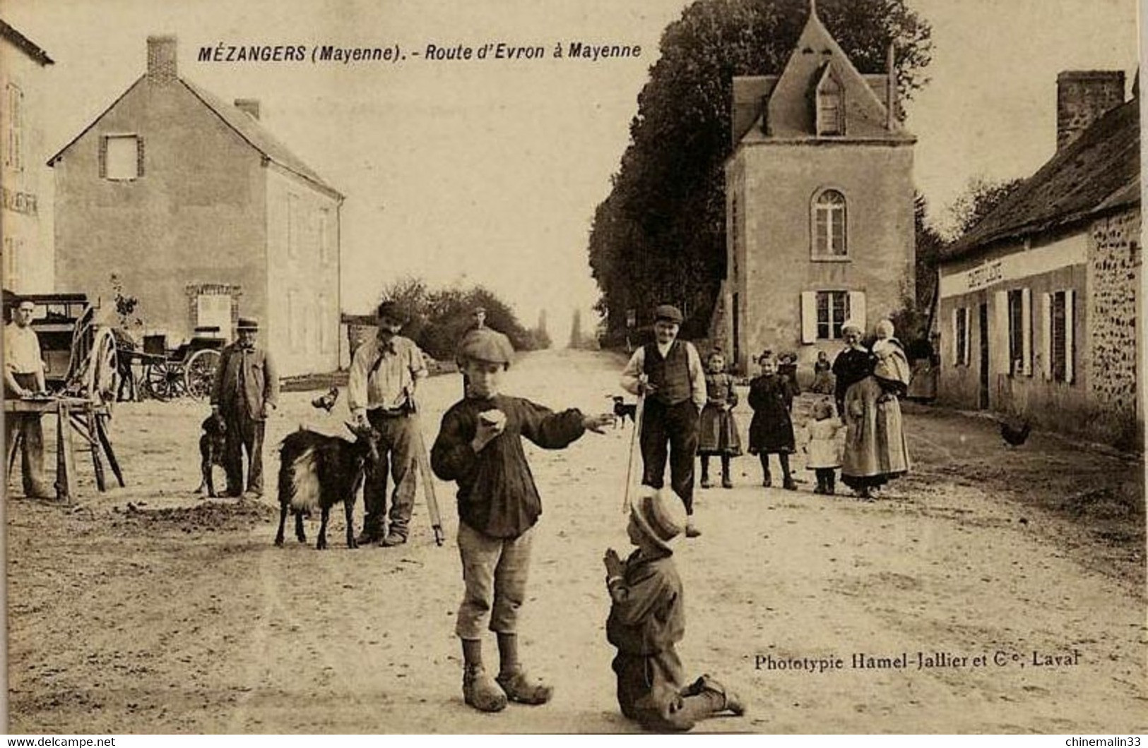 DEPT 53 MÉZANGERS ROUTE D'EVRON A MAYENNE TRÈS  BELLE ANIMATION 9X14 REIMPRESSION DE CARTES ANCIENNES - Argentre