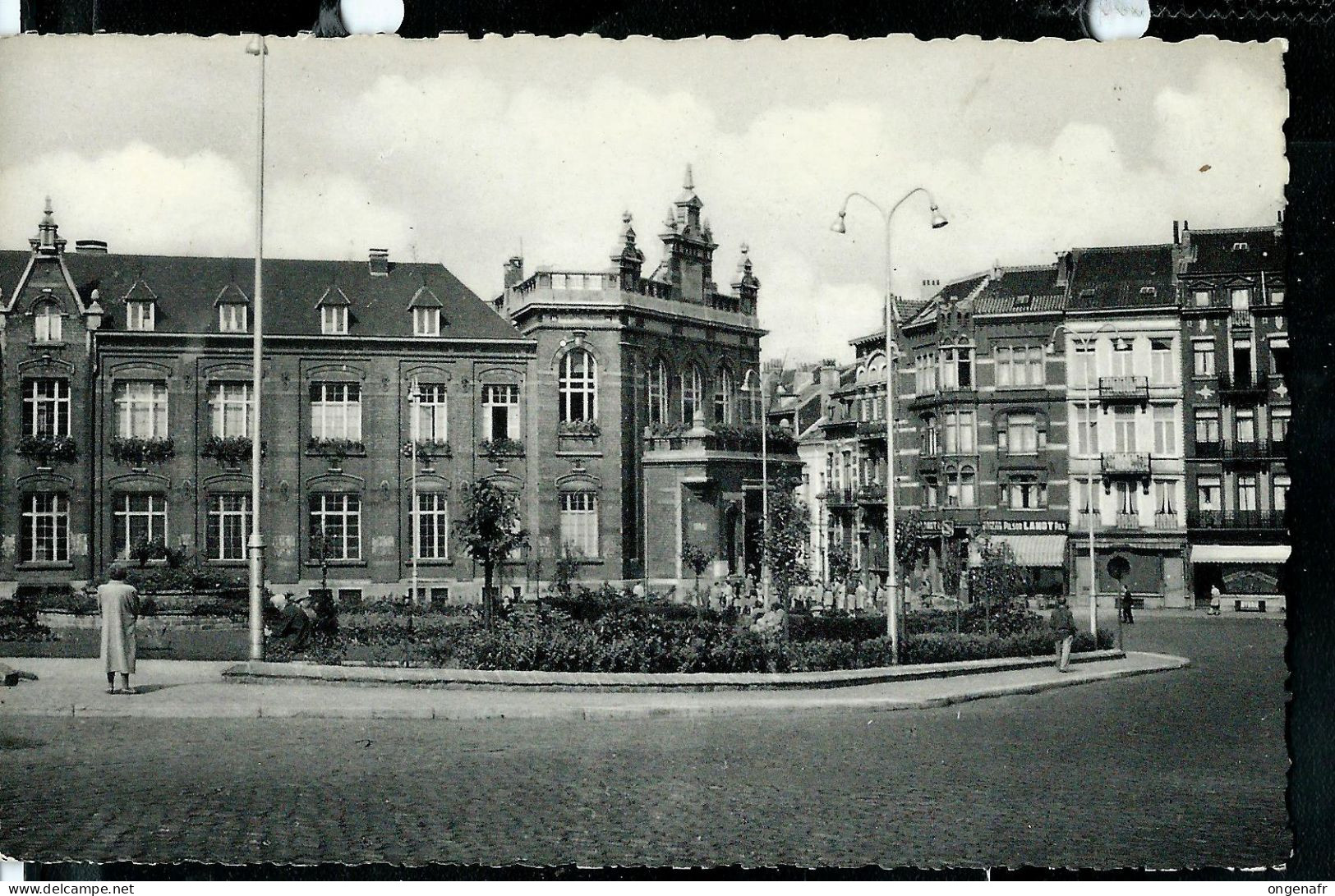 Place De Bethléem Et Ecole - Neuve - - St-Gilles - St-Gillis