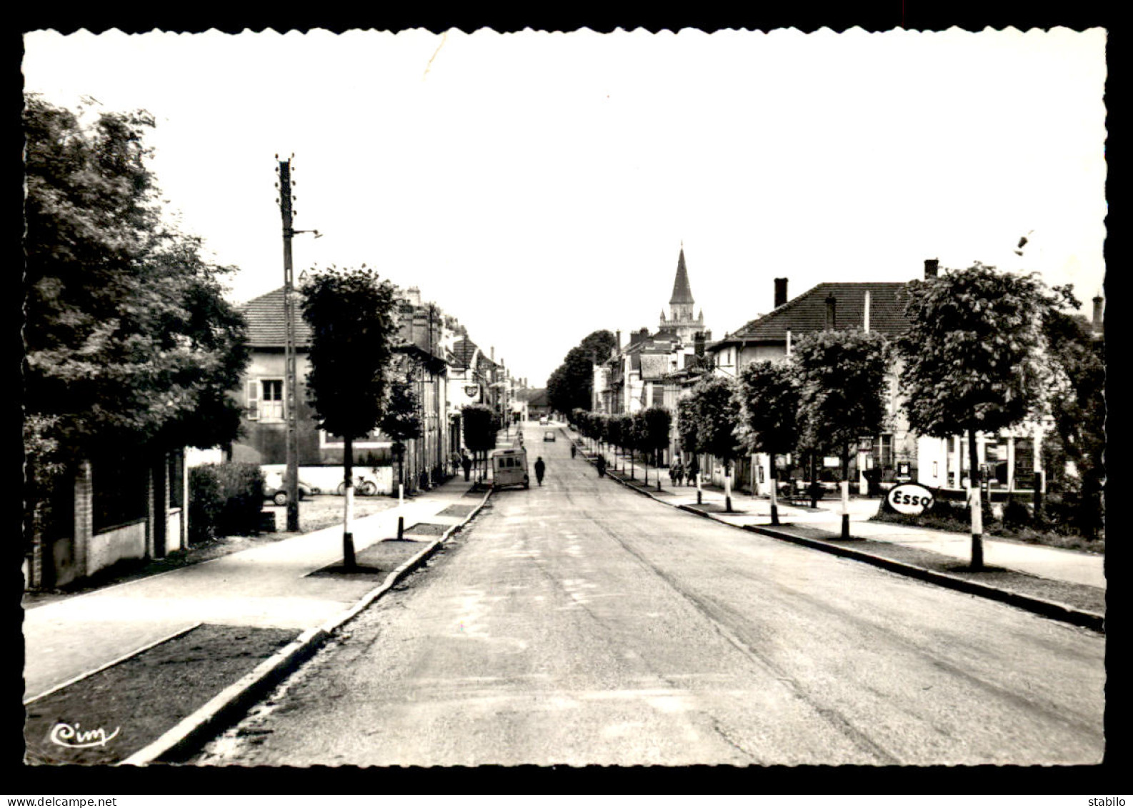 54 - JARNY - AVENUE DE LA REPUBLIQUE ET RUE GAMBETTA - STATION ESSO - Jarny