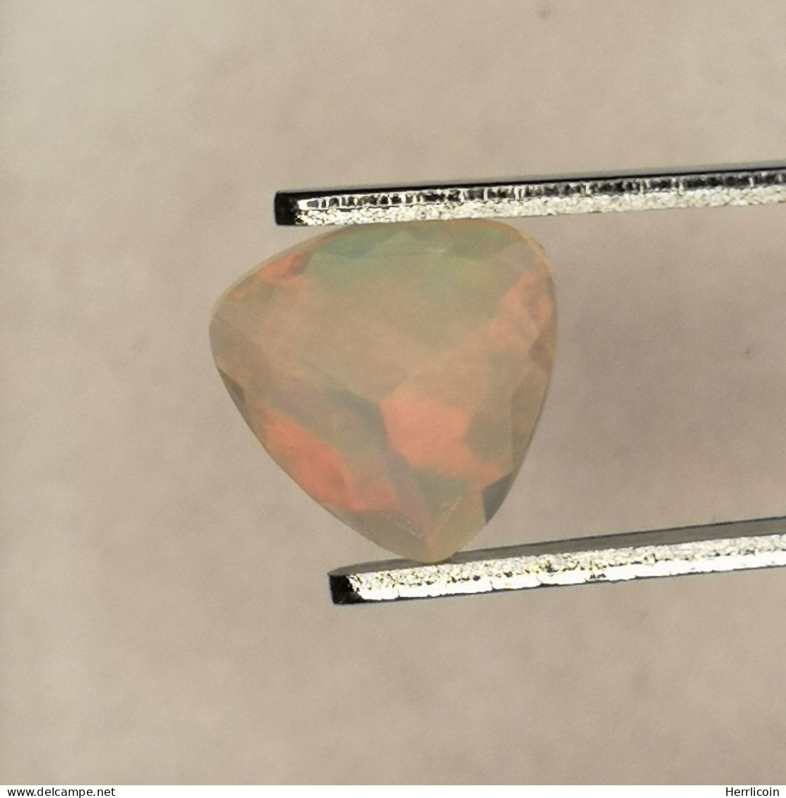 Opale Précieuse naturelle d'Ethiopie - Trillion 0.79 Carat - 7.1 x 6.9 x 4.6 mm