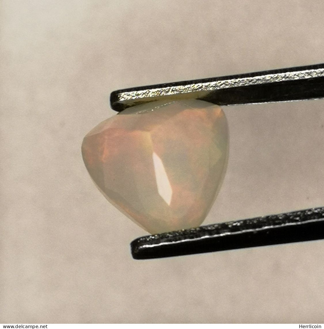 Opale Précieuse naturelle d'Ethiopie - Trillion 0.79 Carat - 7.1 x 6.9 x 4.6 mm