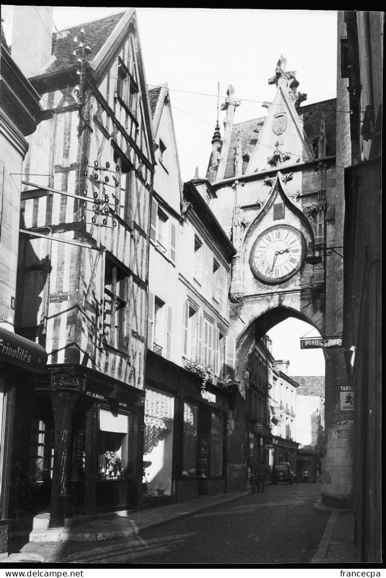 47 - YONNE - AUXERRE - Vieilles Maisons Et La Tour De L'Horloge - Europe