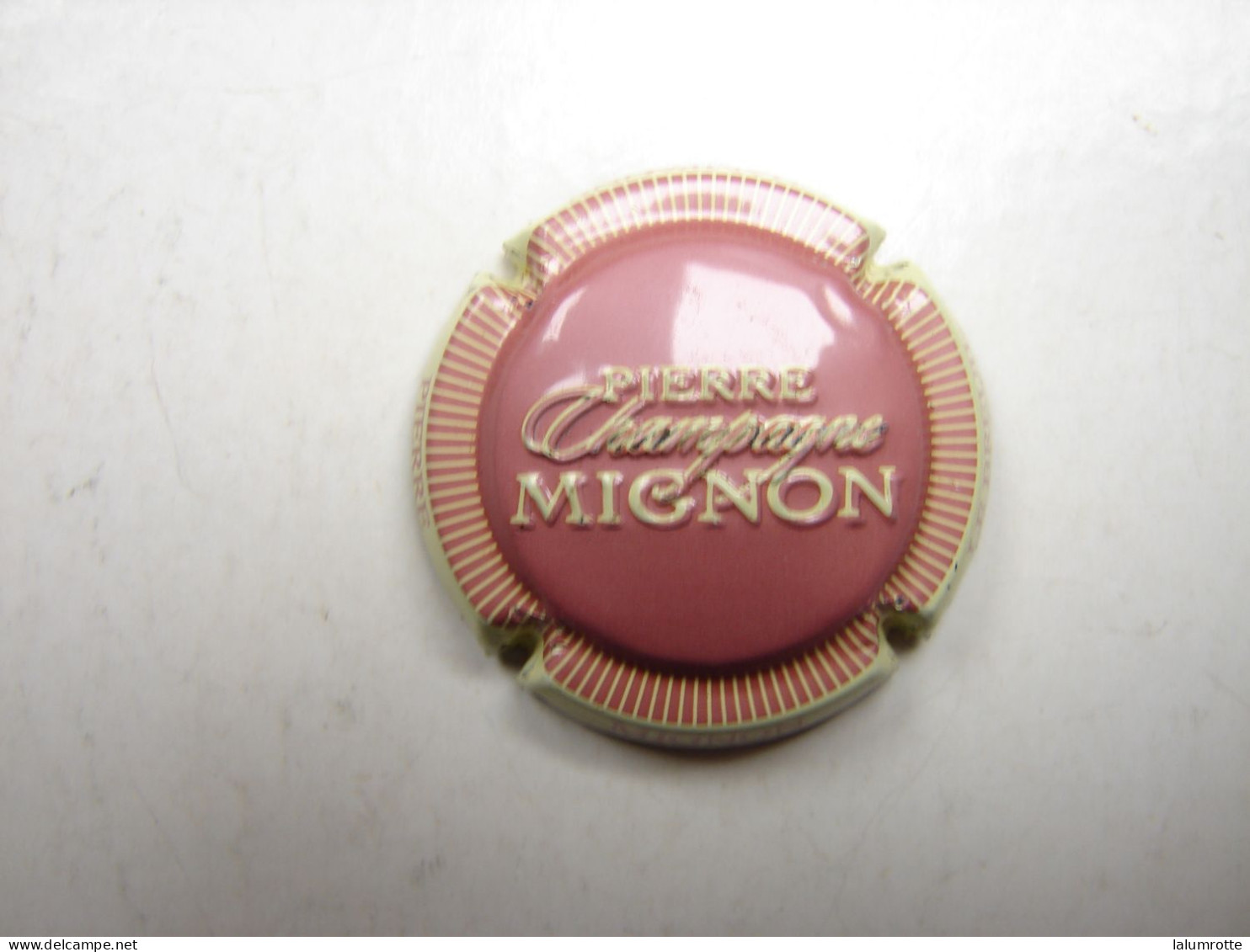 Cap. 27. Pierre Mignon, Crème Et Rose - Mignon, Pierre