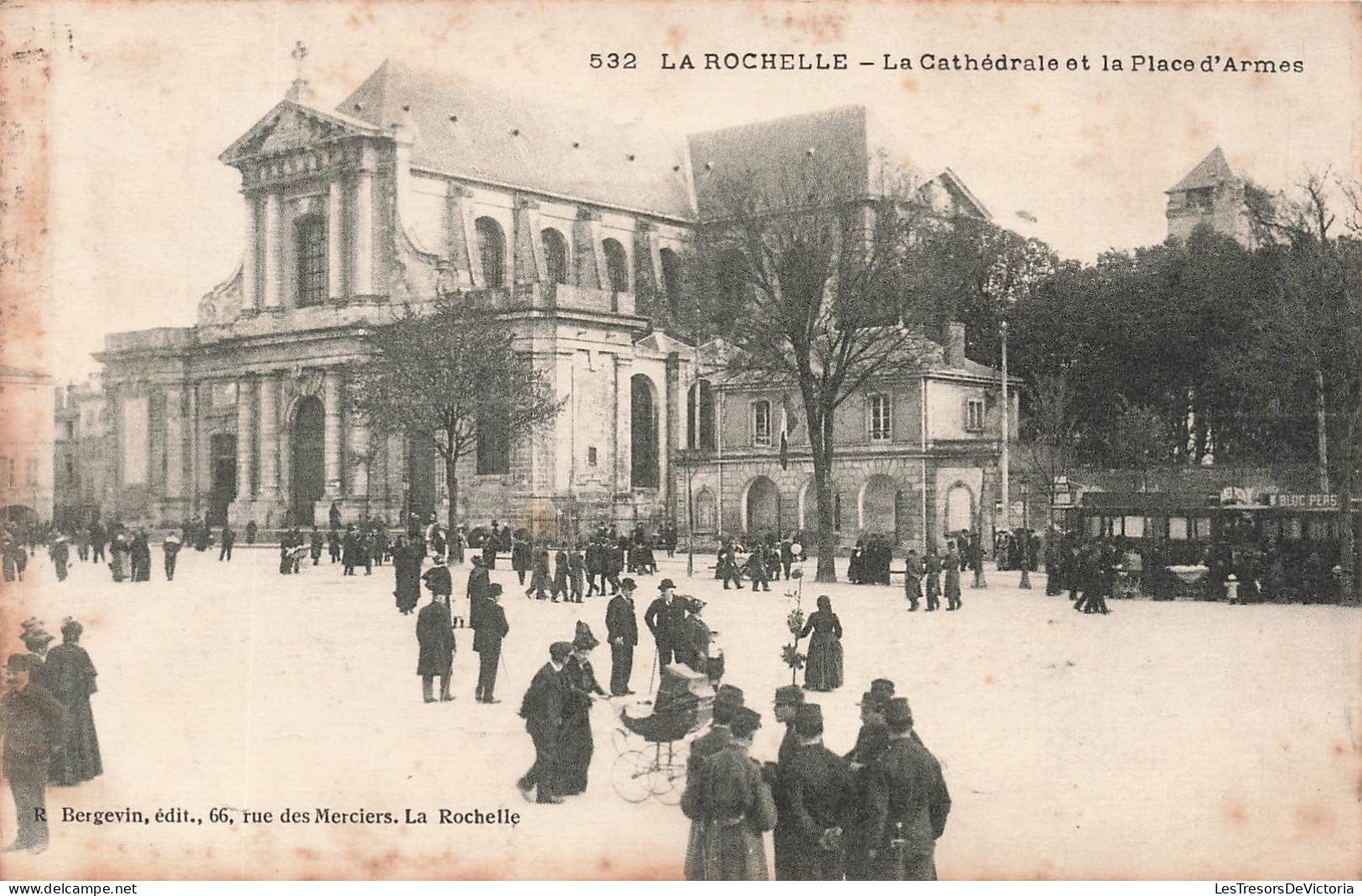 FRANCE - La Rochelle - Vue Générale De La Cathédrale Et La Place D'Armes - Animé - Carte Postale Ancienne - La Rochelle