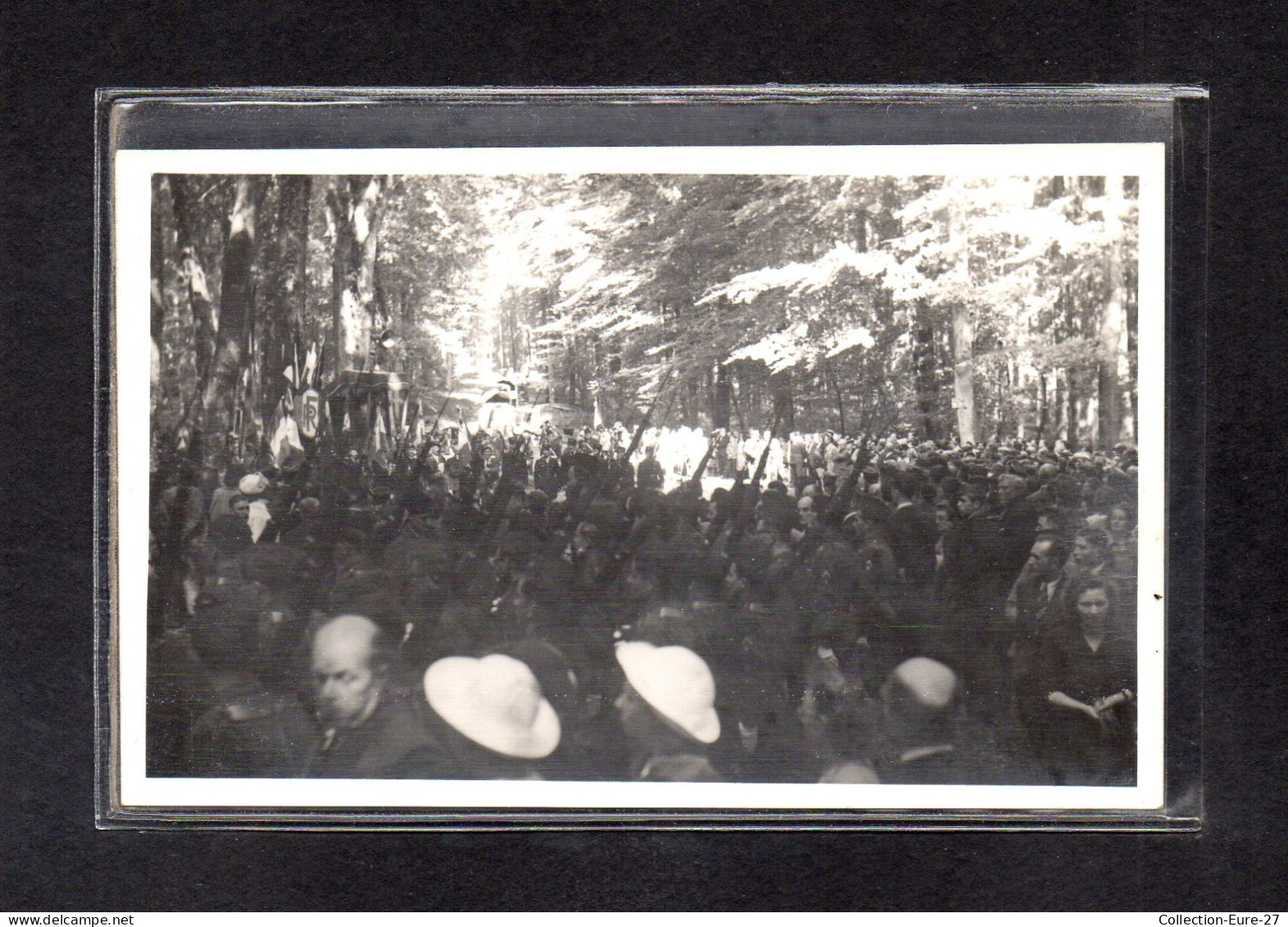 (15/02/24) 27-CPA LYONS LA FORET - CARTE PHOTO - INAUGURATION DU MONUMENT AUX FUSILLES DE MORTEMER EN 1950 - Lyons-la-Forêt