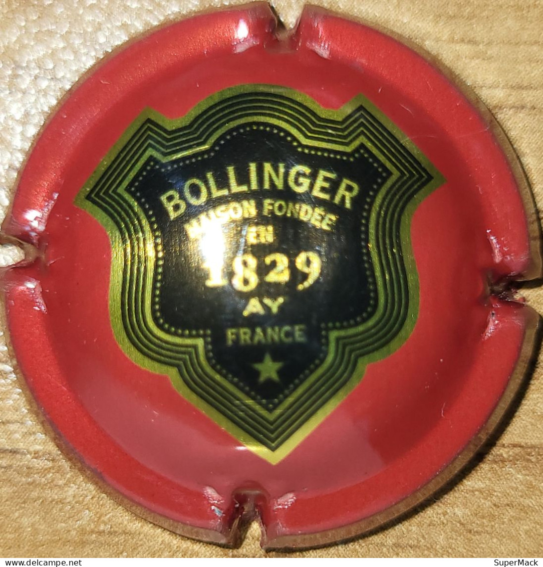 Capsule Champagne BOLLINGER Série Ecusson 1829, 5 Liseret Or +1 Pointillé, Rouge Foncé/noir/or Nr 51 - Bollinger