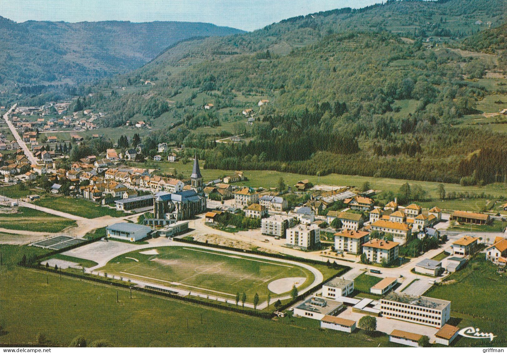 SAULXURES SUR MOSELOTTE VUE GENERALE AERIENNE LE STADE CPSM 10X15 TBE - Saulxures Sur Moselotte