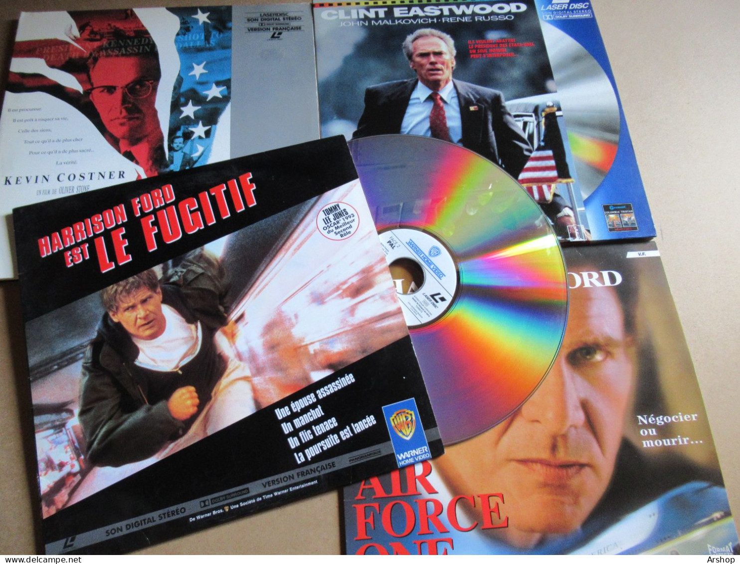 LOT De 4 LASERDISC Film D'ACTION / THRILLER POLITIQUE - LE FUGITIF / DANS LA LIGNE DE MIRE / AIR FORCE ONE / JFK - Sonstige Formate