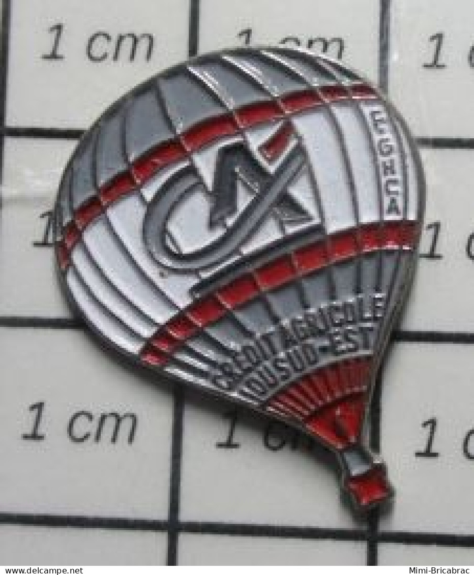 611B Pin's Pins / Beau Et Rare / MONTGOLFIERES / BALLON LIBRE CREDIT AGRICOLE SUD-EST - Airships