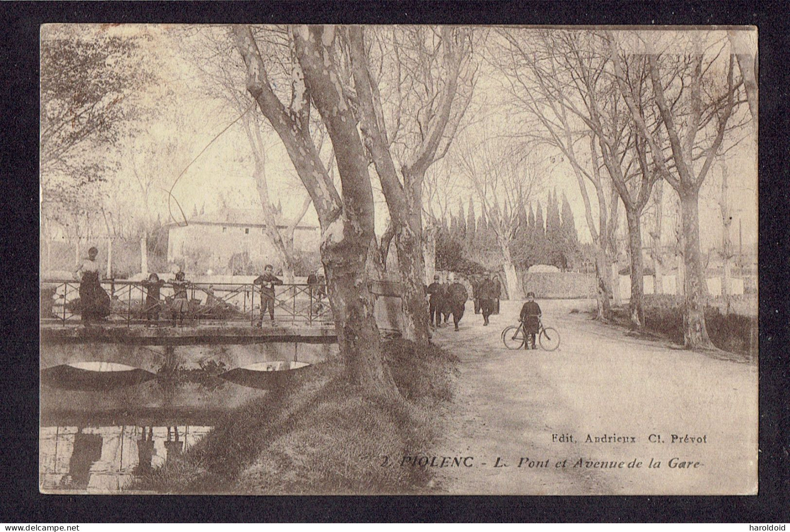 CPA 84 - PIOLENC - LE PONT ET AVENUE DE LA GARE - Piolenc