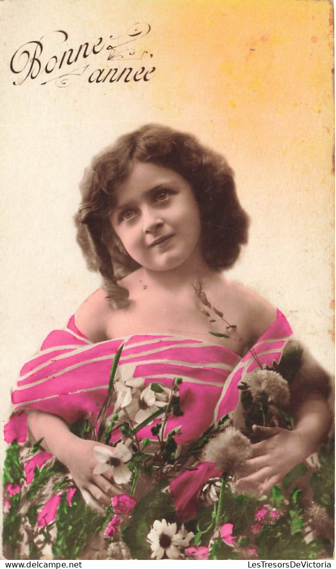 ENFANT - Bonne Année - Fillette Men Robe Rose - Fleurs - Carte Postale Ancienne - Autres & Non Classés