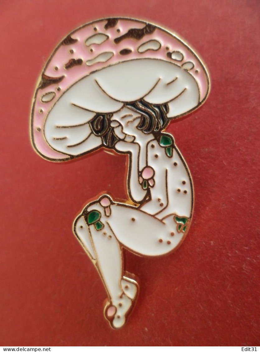 Pins émail Sexy érotique Femme Nue Au Chapeau De Champignon - - Pin-ups