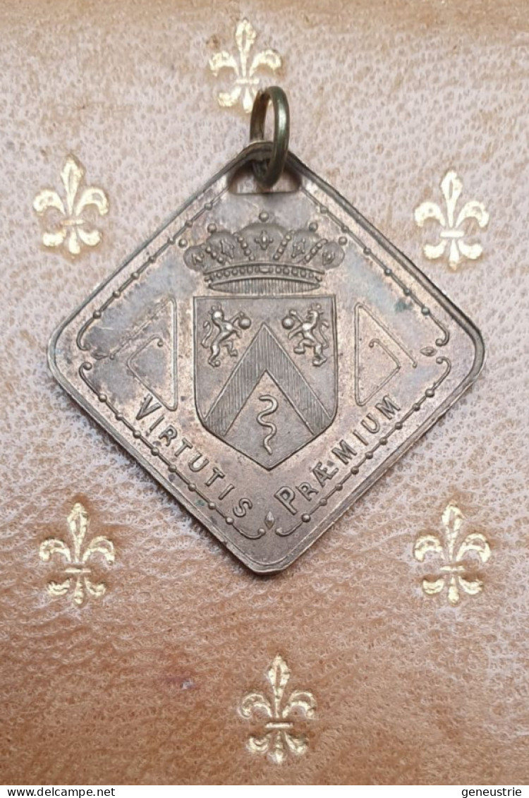 Belle Médaille Belge "Souvenir Du Centenaire De La Royale Harmonie Dour 1806-1906" Grav. Paul Fisch - Belgique - Pendenti