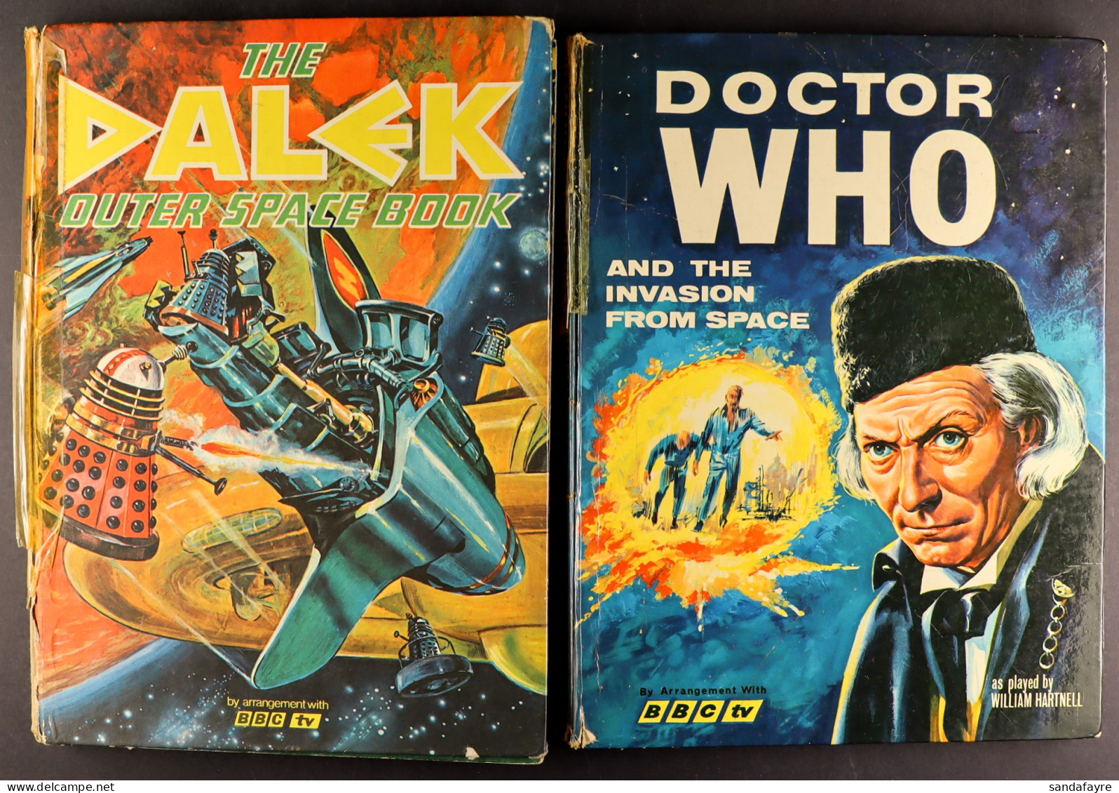 DR WHO - DALEK ANNUALS AND BOOKS. Comprises OfÂ  The Dalek Book 1964, The Dalek World 1965, The Dalek Outer Space Book,  - Autres & Non Classés