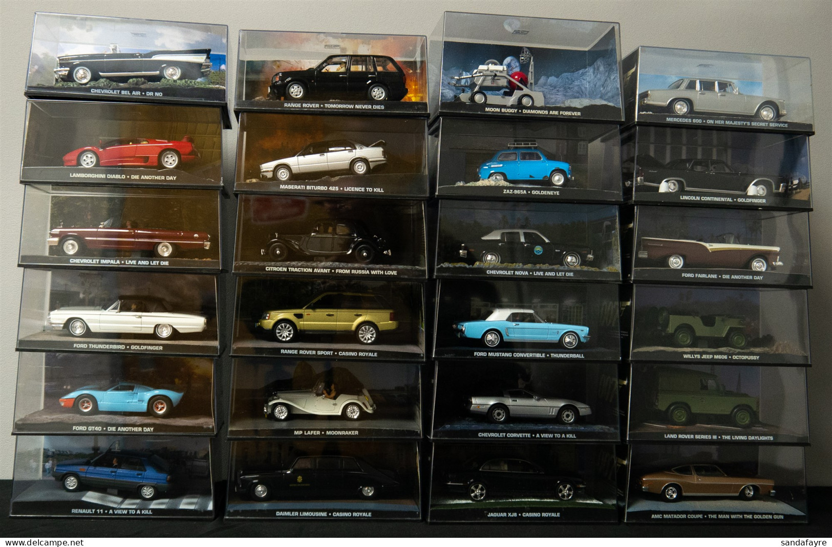 JAMES BOND CAR COLLECTION. 94 Models And The Accompanying Magazines From 1-89 (missing 84, 85, 87). A Handful Of Cases A - Autres & Non Classés