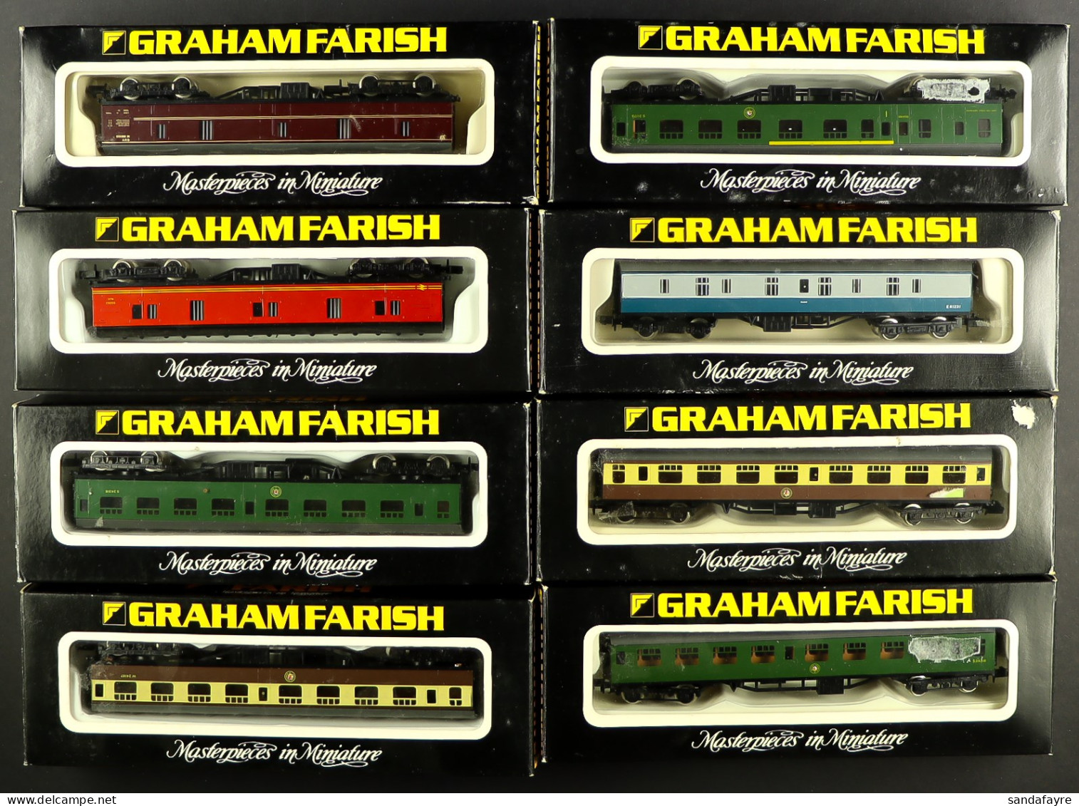 N GAUGE GRAHAM FARISH COACHES AND ROLLING STOCK. Includes 0695, 0684, 3905 Speedlink X2, 4107 Post Office, 0681, 0694, 0 - Other & Unclassified