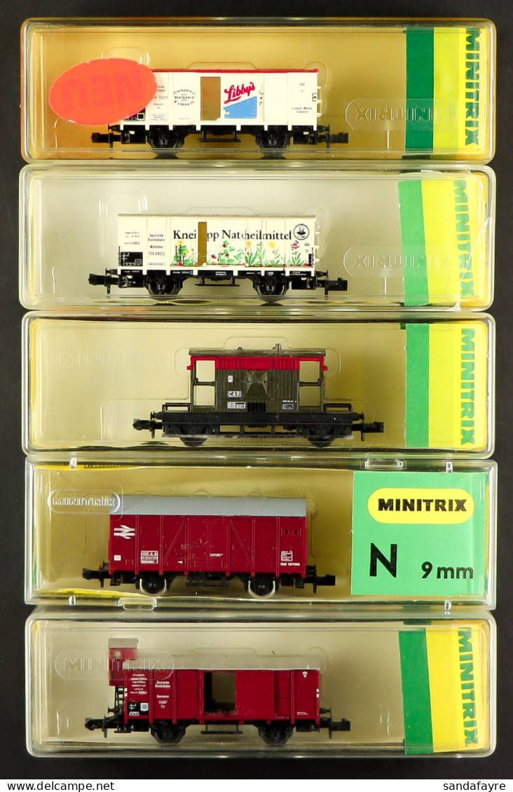 N GAUGE MINITRIX ENGINE AND ROLLING STOCK. N205 LMS Ivatt Class Engine (working, Unboxed) And The Following Wagons: 1365 - Sonstige & Ohne Zuordnung