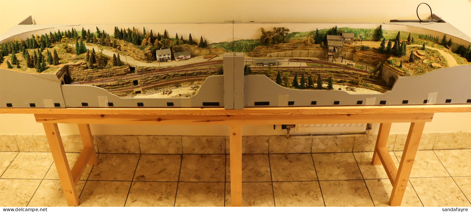 N GAUGE TRACK LAYOUT - DONALD FALLS. Stunning Circular Layout Set In Woodland With Lumber Yard. Comes With A Duette Cont - Andere & Zonder Classificatie