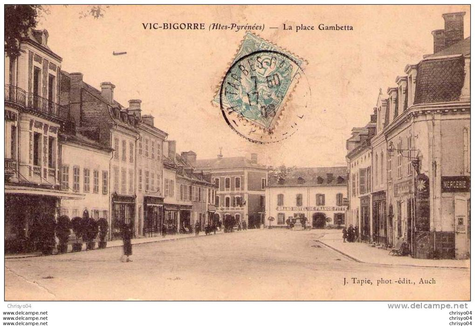 09dab   65 VIC BIGORRE LA PLACE GAMBETTA ANIMEE COMMERCES - Vic Sur Bigorre