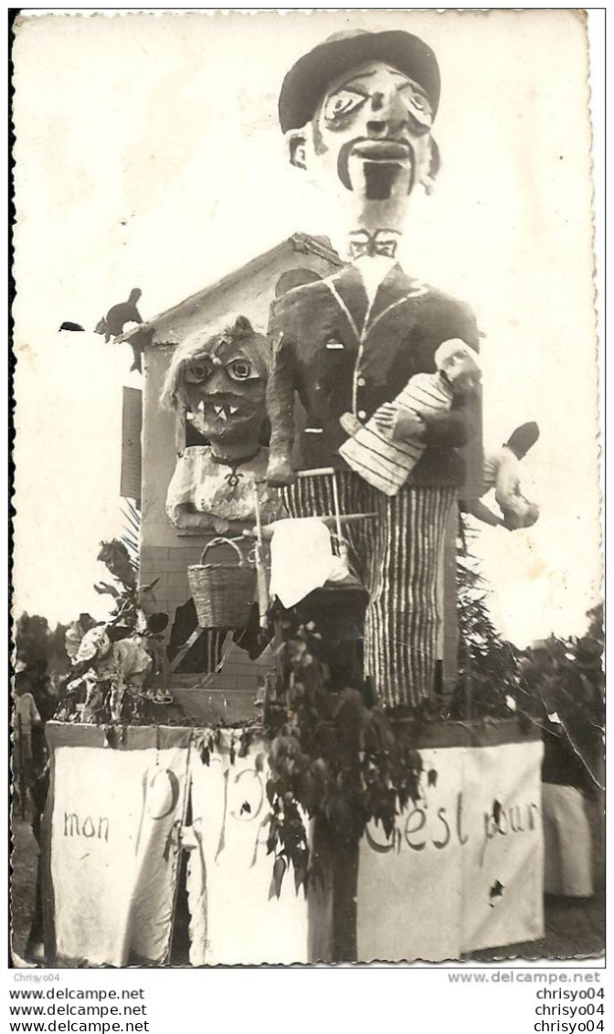 9ch²   CARTE PHOTO D'UN CHAR CARNAVAL DE ? - Carnaval