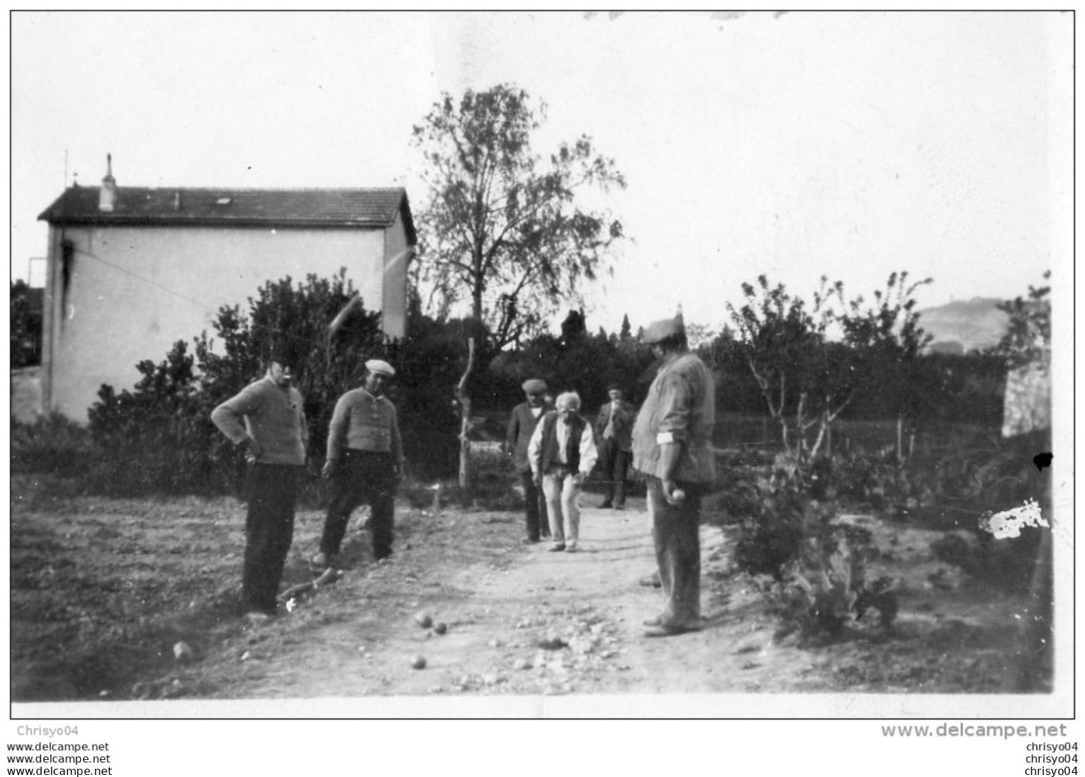 410Ga  Photo Originale Boules Une Partie De Petanque En 1935 Dans Les Basses Alpes - Boule/Pétanque