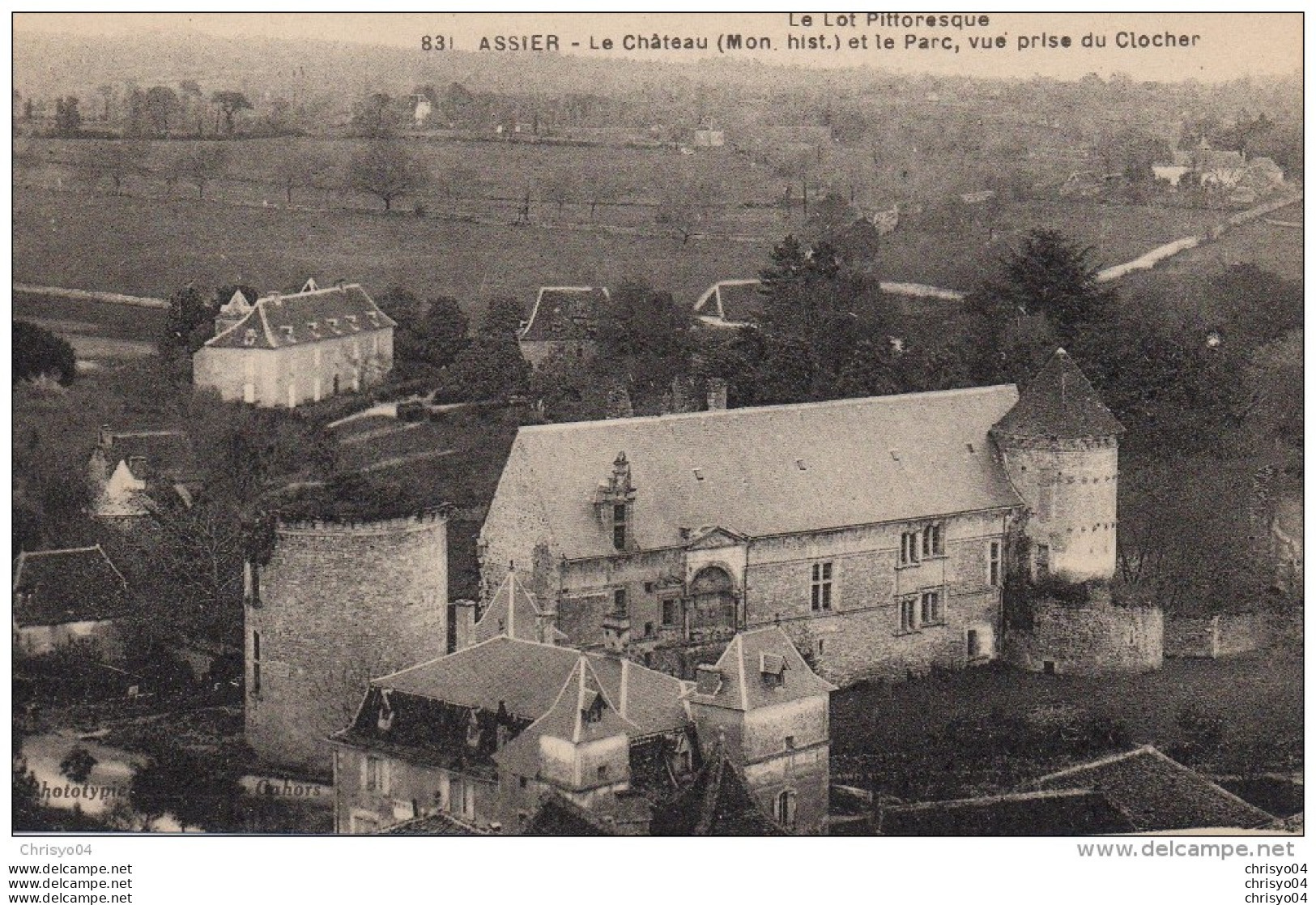 63Ora   46 Assier Le Chateau Et Le Parc Vue Prise Du Clocher En TBE - Assier