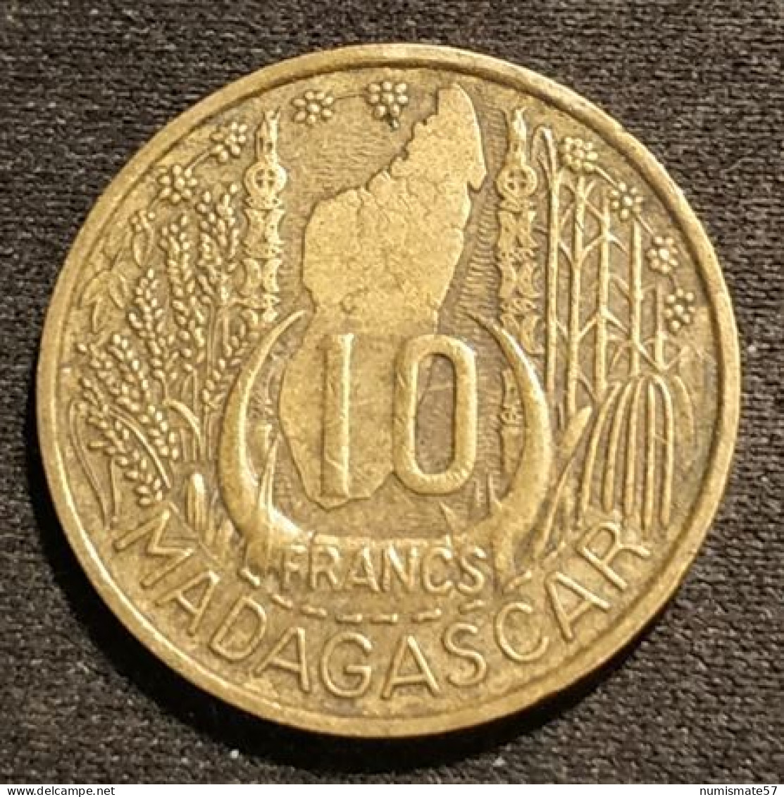 MADAGASCAR - 10 FRANCS 1953 - KM 6 - Madagascar