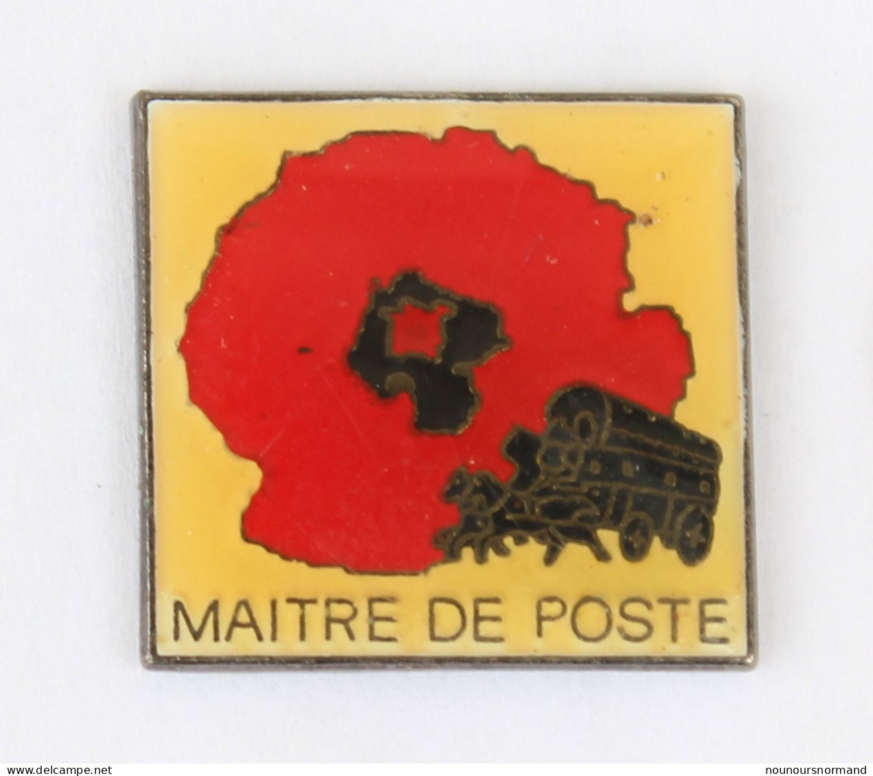 Pin's MAITRE DE POSTE - Fleur De Coquelicot - Malle Poste Tirée Par Des Chevaux - N097 - Postes