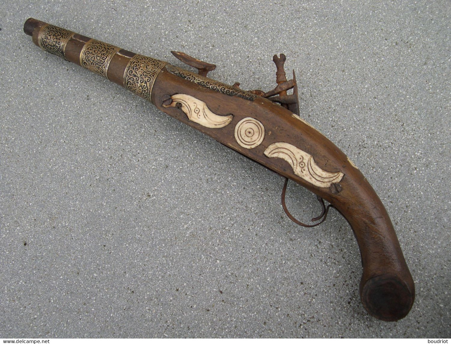 Rare pistolet MOUKALA