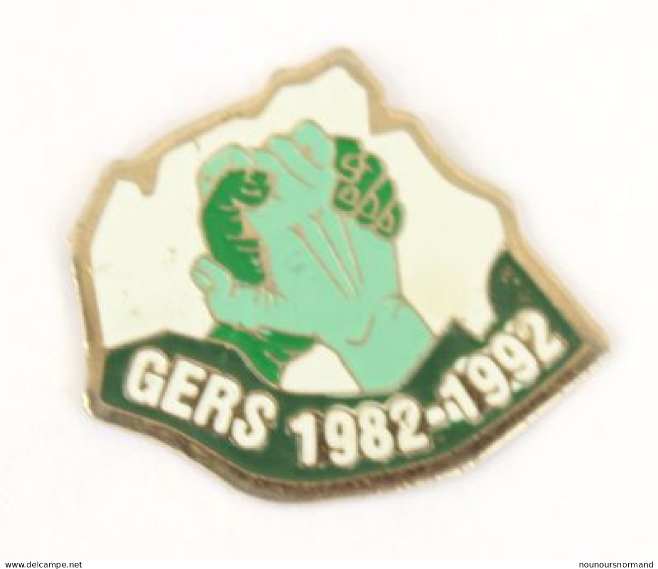 Pin's GERS 1982 / 1992 - Mains Croisées Sur Carte Du Département - N123 - Administrations