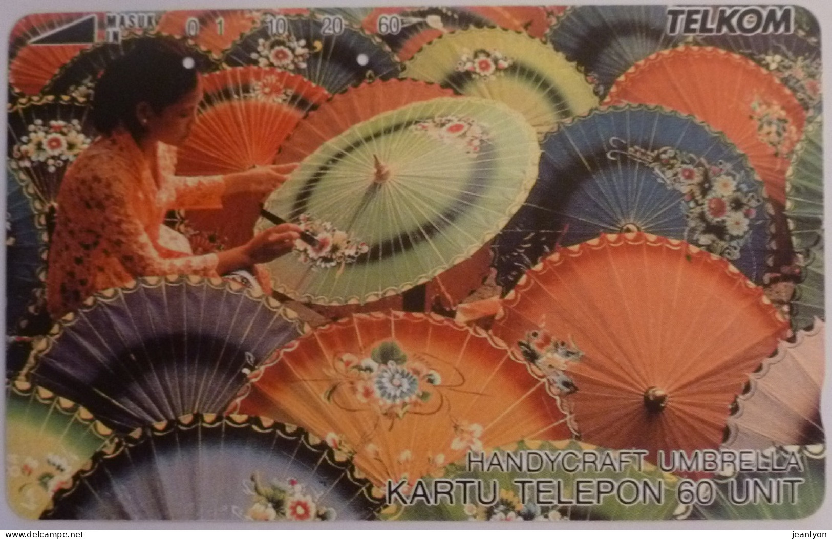 FLEURS PEINTES SUR OMBRELLES / PARAPLUIES - Handycraft Umbrella - Carte Téléphone INDONESIE - Blumen