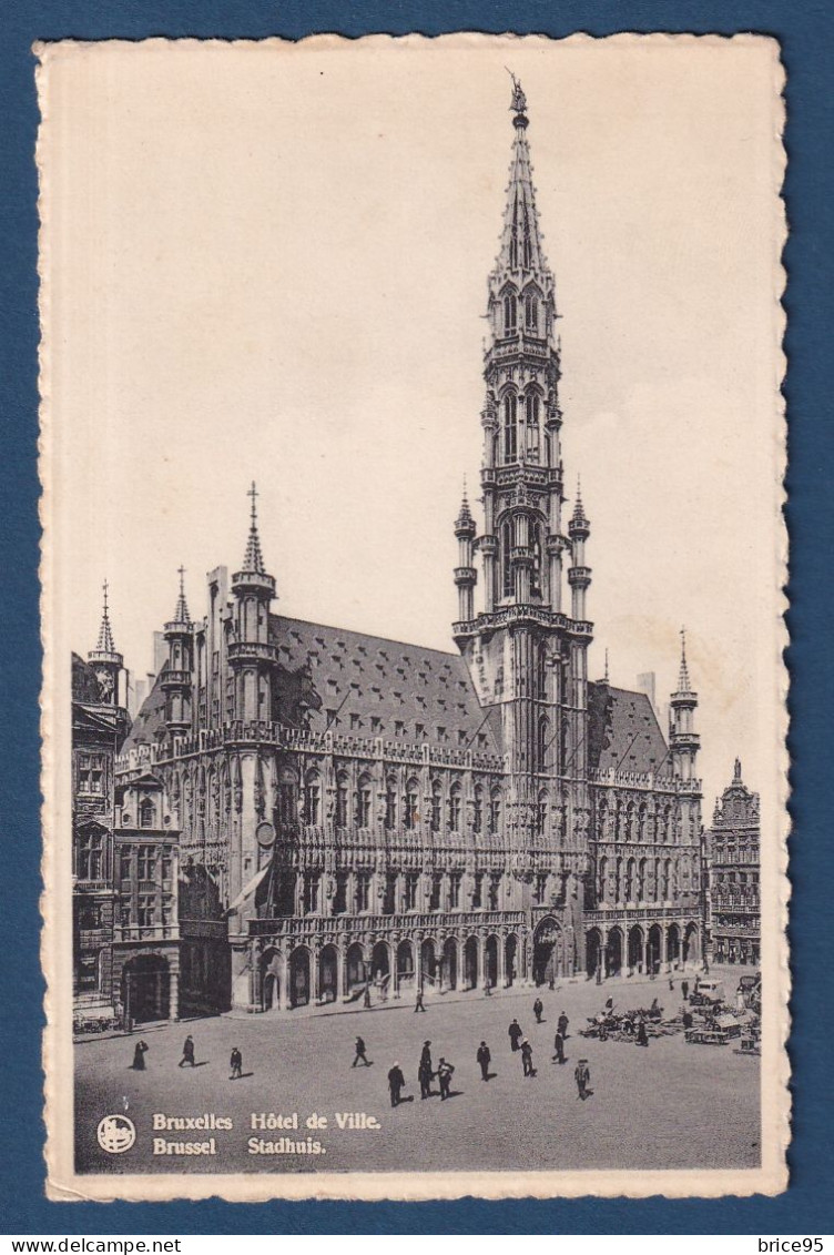 Belgique - Carte Postale - Bruxelles - Hôtel De Ville - Cafés, Hotels, Restaurants