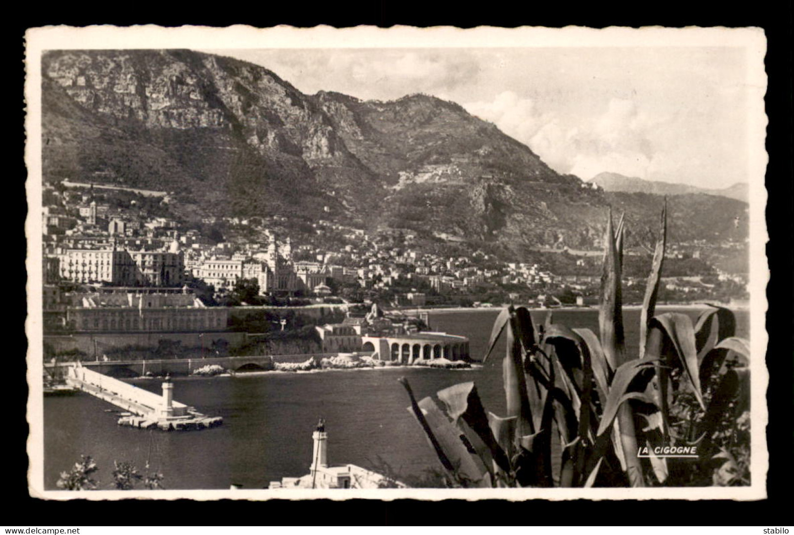 MONACO - LE PORT - CARTE TIMBREE ET OBLITEREE - Port