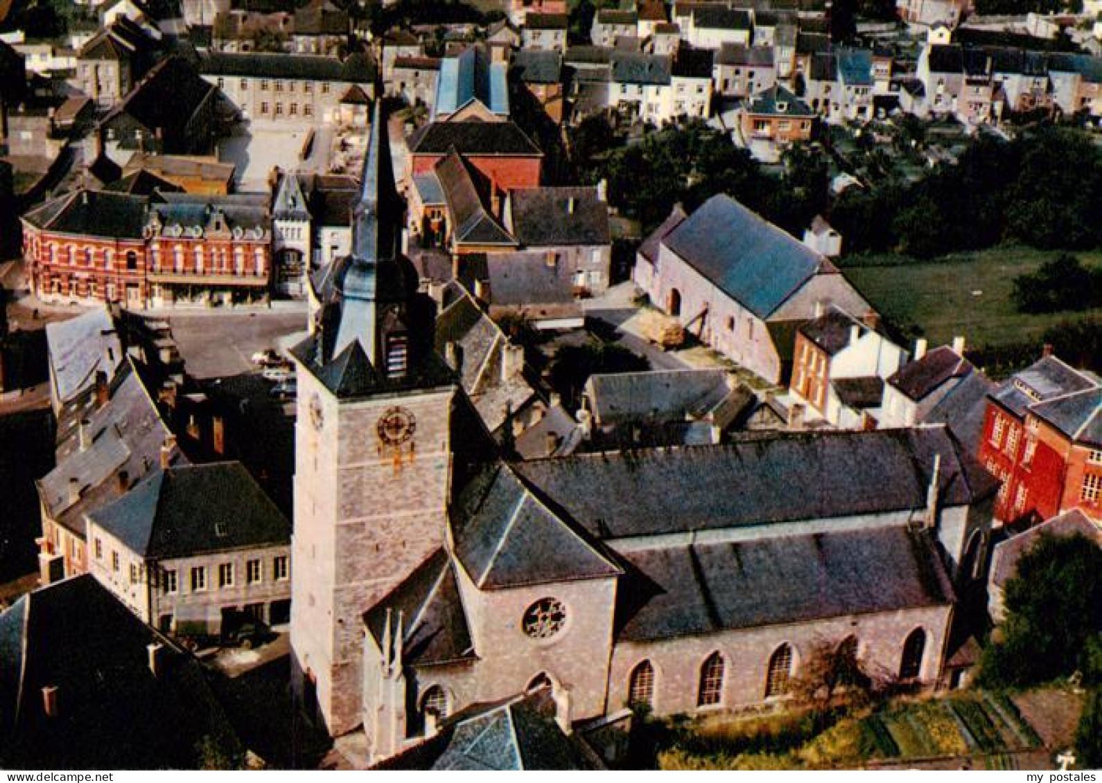 73957741 Couvin_Belgie Vue Aérienne Sur L'église - Couvin