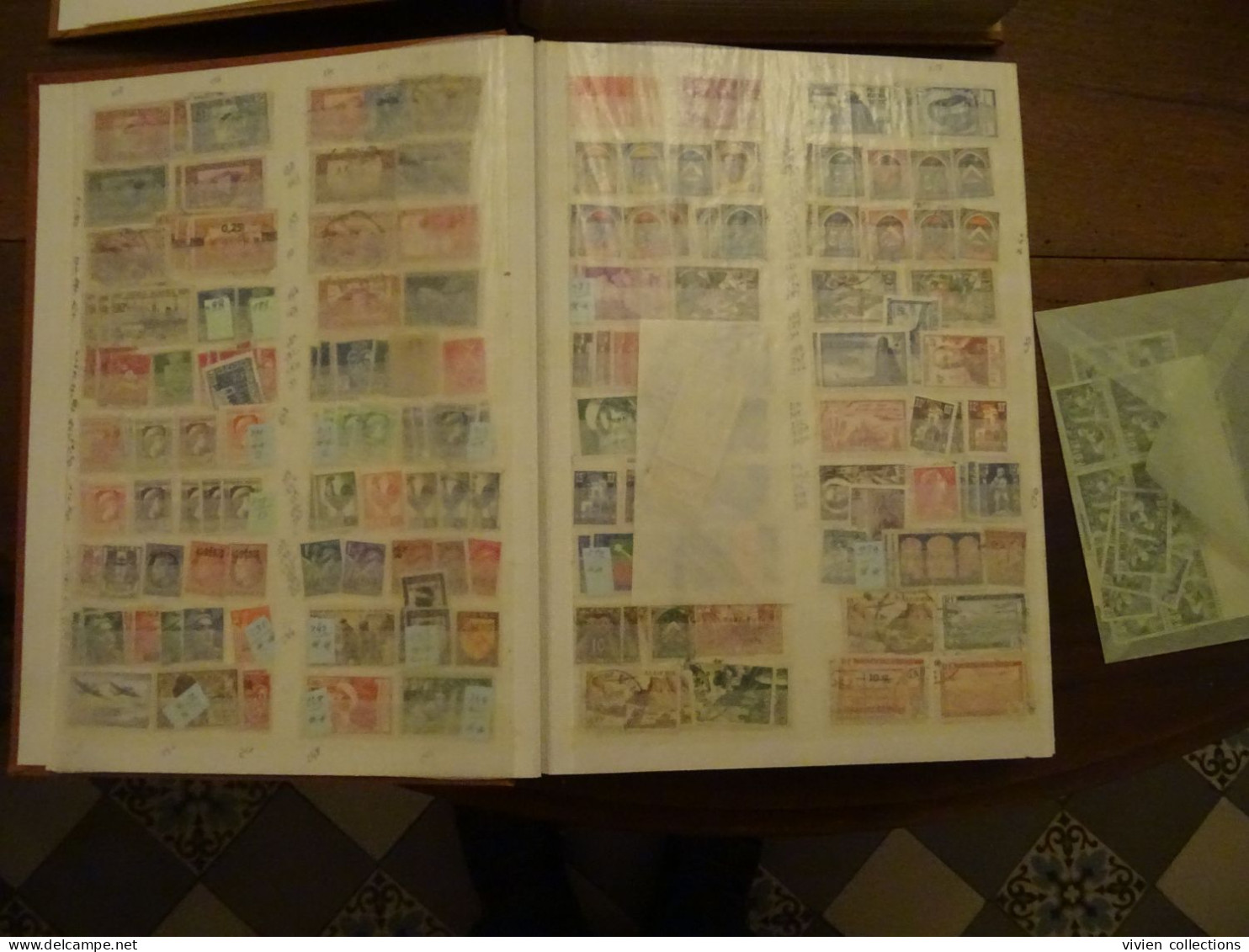 Collection colonies Algérie Maroc Tunisie complet (très rares manques) cote 10 000 € + classeurs doubles et indépendance