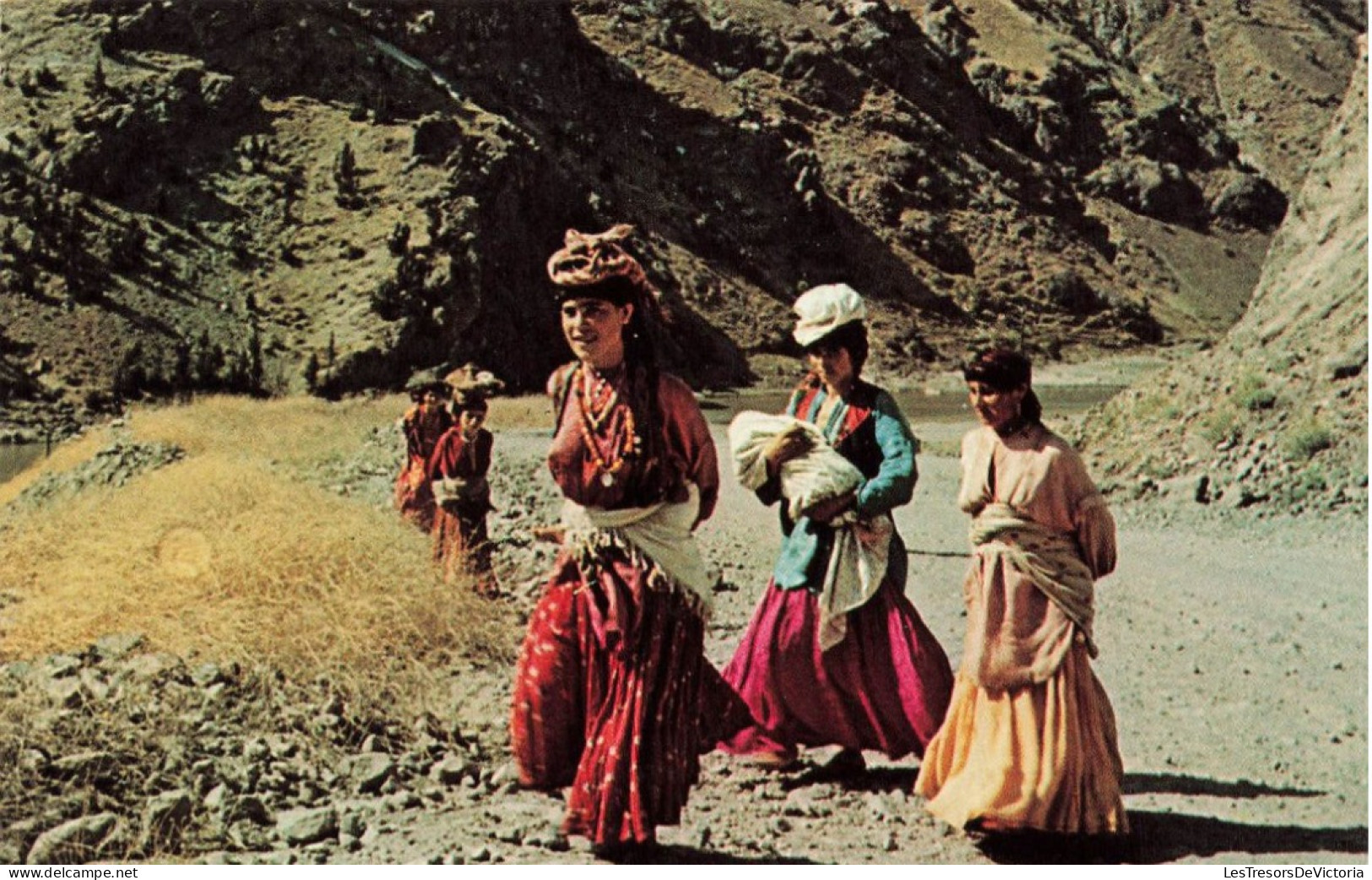 IRAN - Villagers In Their Native Dresses - Colorisé - Carte Postale - Irán