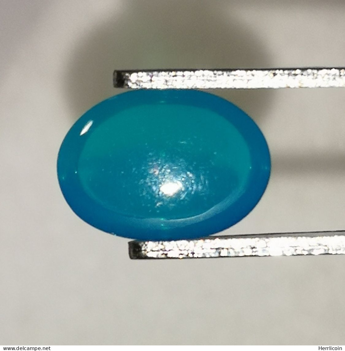 Opale Commune Bleue Éthiopienne: 0.89 Carat | Cabochon | Traitée - Ópalo