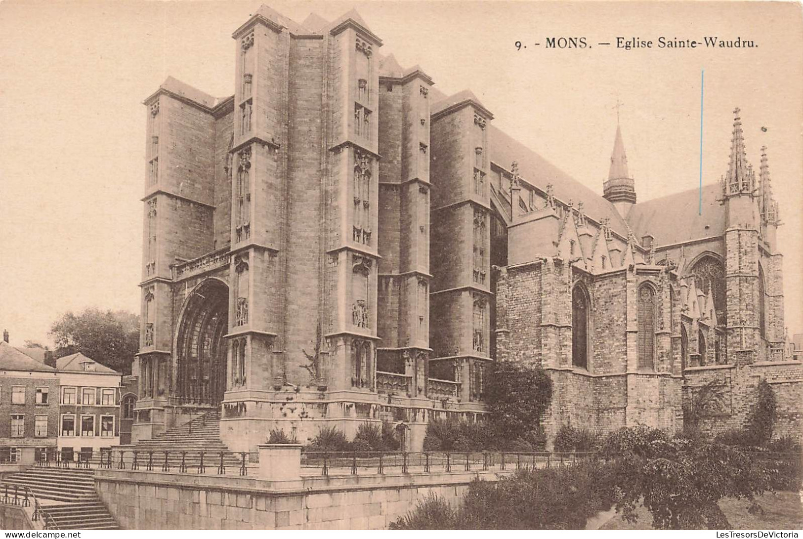 BELGIQUE - Mons - Vue Générale De L'église Sainte Waudru -  Carte Postale Ancienne - Mons