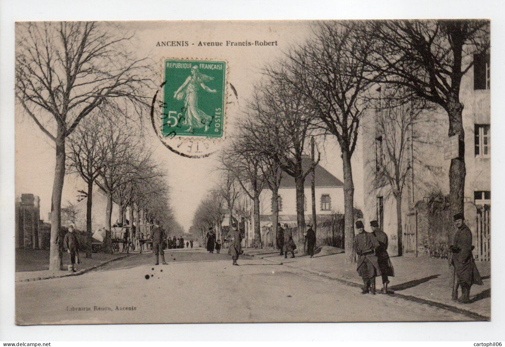 - CPA ANCENIS (44) - Avenue Francis-Robert 1915 (belle Animation) - Edition Librairie Renou - - Ancenis