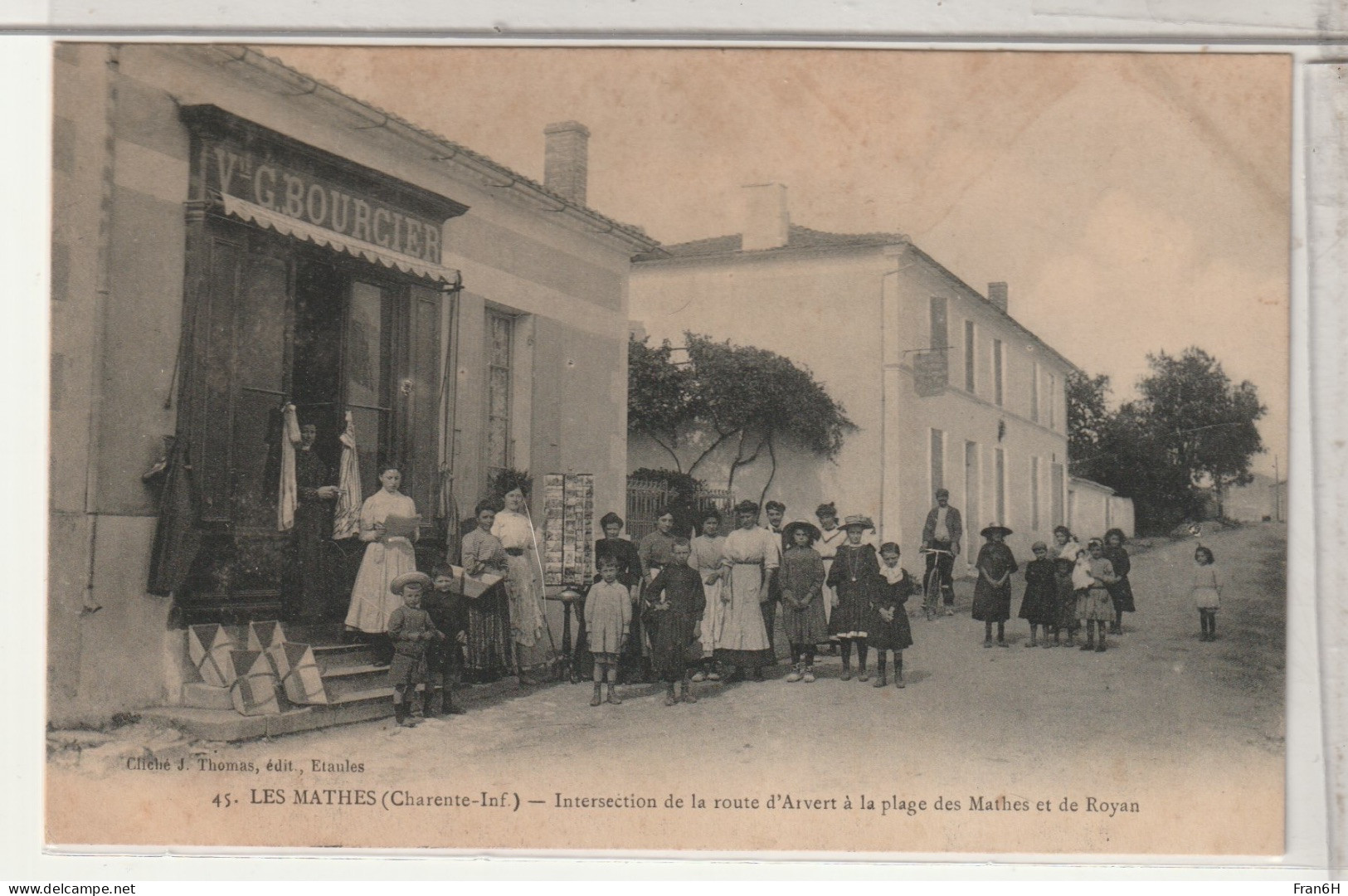 17 - LES MATHES - Intersection De La Route D'Arvert Animée - Boutique - Les Mathes