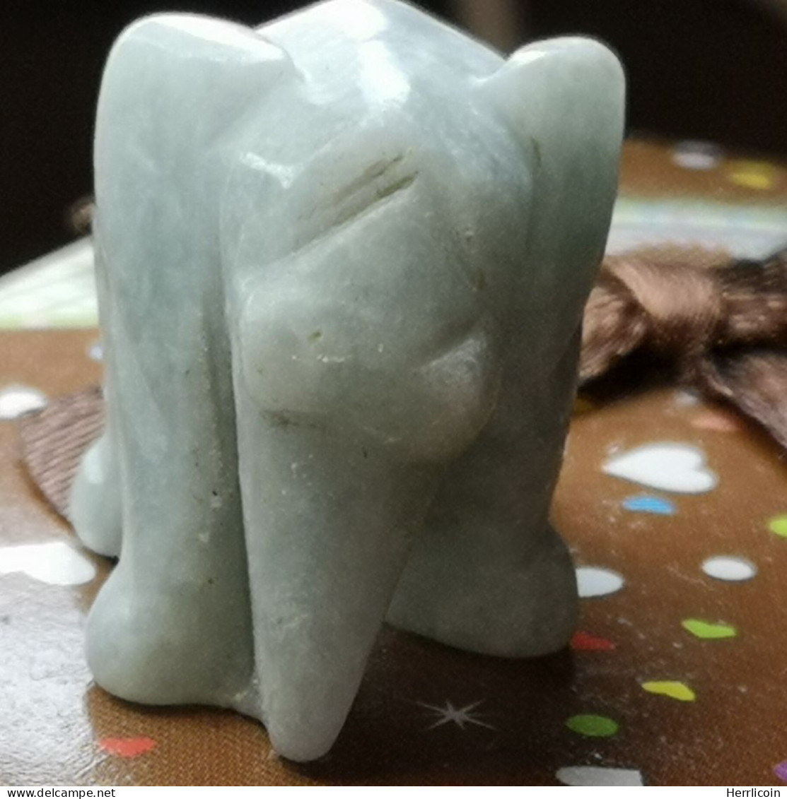 Éléphant En Jadéite Thaïlande: 51.98 Carats | Sculpté à La Main | Vert Opaque - Other & Unclassified