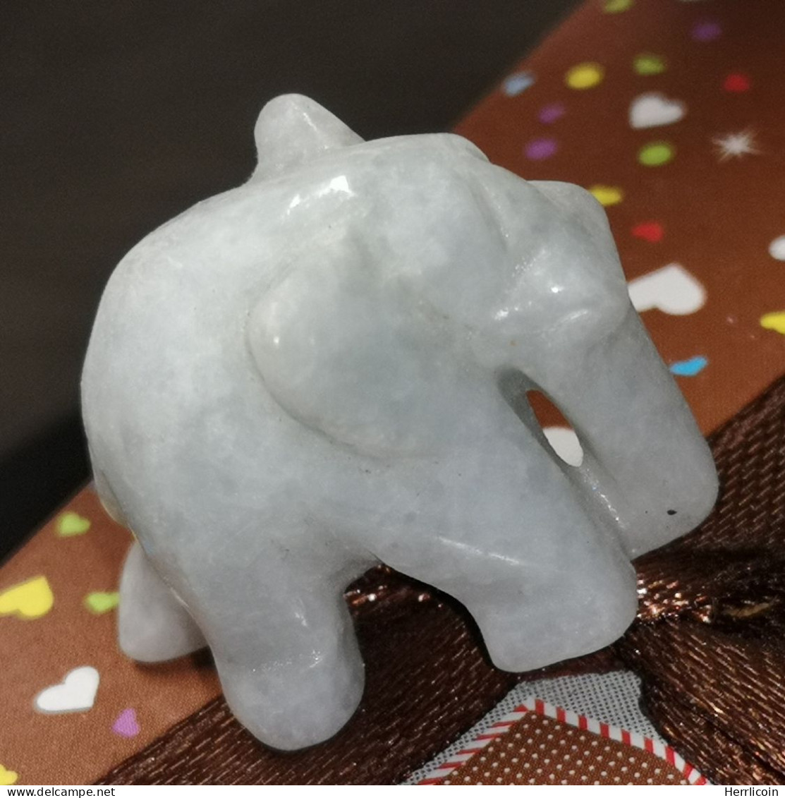 Éléphant En Jadéite Thaïlande: 58.57 Carats | Sculpté à La Main | Vert Opaque - Autres & Non Classés