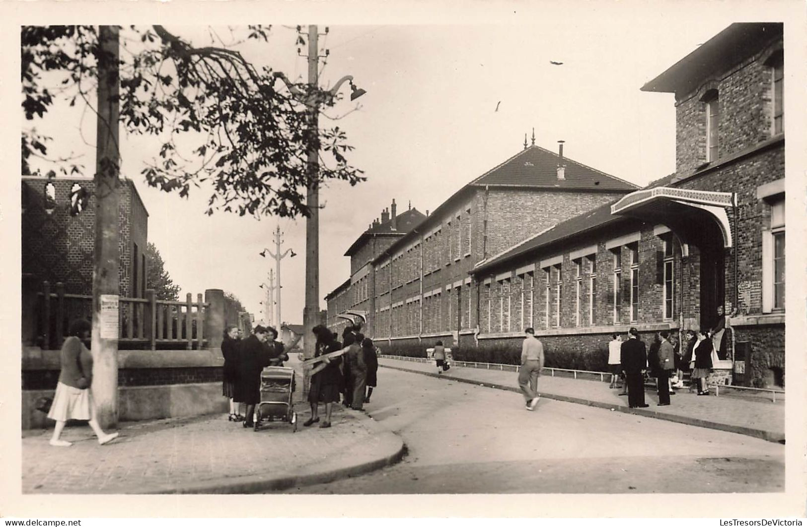 FRANCE - La Courneuve - Le Groupe Scolaire Des Quatre Routes - Animé - Carte Postale Ancienne - La Courneuve